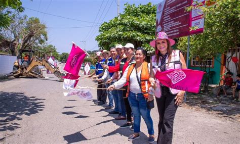 ROSY URBINA INICIA OBRA DE PAVIMENTACIÓN DE CALLES EN COLONIA