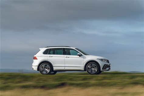 VOLKSWAGEN TIGUAN ESTATE 1 4 TSI EHybrid R Line 5dr DSG Lease Deals