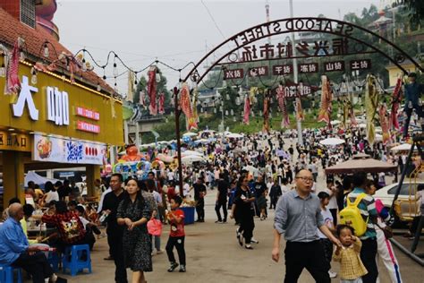 中秋国庆假期消费火爆 重庆消费规模位居全国前五 上游新闻 汇聚向上的力量 赵美丽火锅