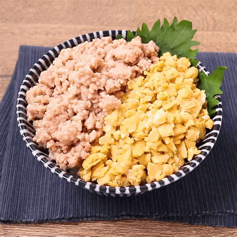 レンジでお手軽 鶏ひき肉そぼろと卵の二色丼 作り方・レシピ クラシル