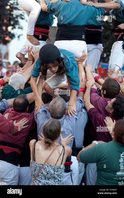 Los castellers tradición catalana de la construcción de torres