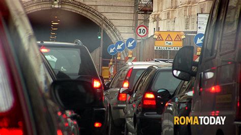 Blocco Auto Roma Oggi Domenica Gennaio Stop Al Traffico Nella