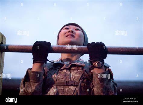 Female soldier usa hi-res stock photography and images - Alamy