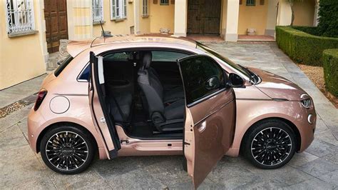 Fiat 500 Elettrica 31 Svelata La Versione Con Una Porta In Più Le Foto