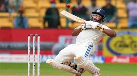 Sarfaraz Khan Plays Ramp Shot During Ind Vs Nz First Test Fans In