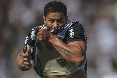 Hulk completa 100 jogos a camisa 7 do Atlético FalaGalo