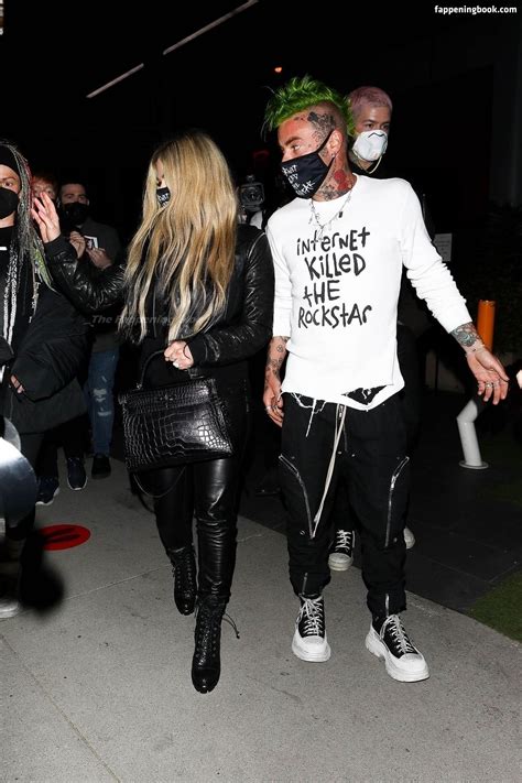 Avril Lavigne Nude The Fappening Photo FappeningBook