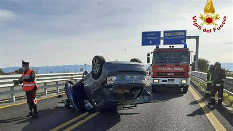 Due Feriti Nello Scontro Fra Auto Sulla Tangenziale Di Fossano La Stampa