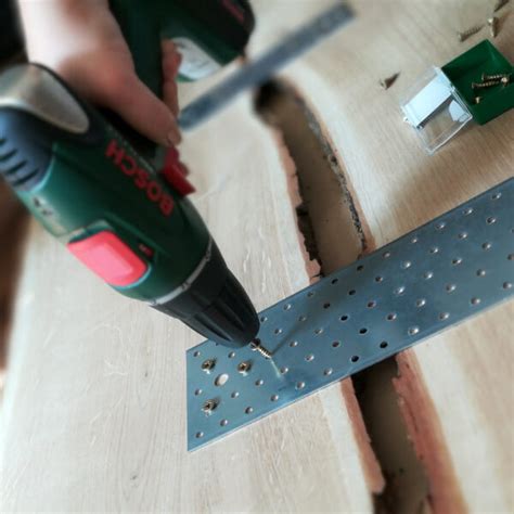 DIY Höhenverstellbaren Schreibtisch aus Holzbohlen selber bauen