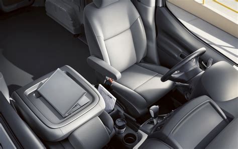 NISSAN NV200 - nissan-nv200_interior_14.jpg