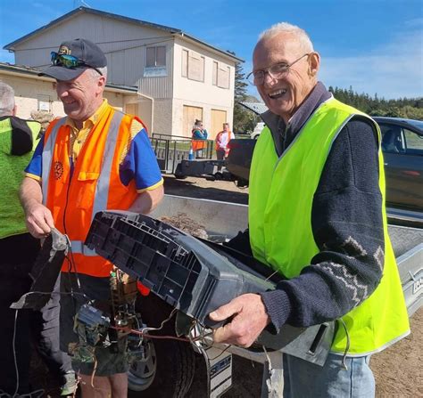 Rotary In Action Beach Clean Up The Rotary Club Of Invercargill