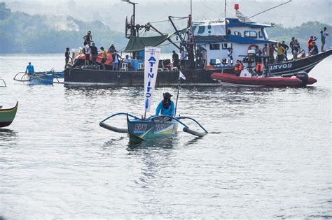 Second civilian resupply mission off to Bajo de Masinloc | ABS-CBN News