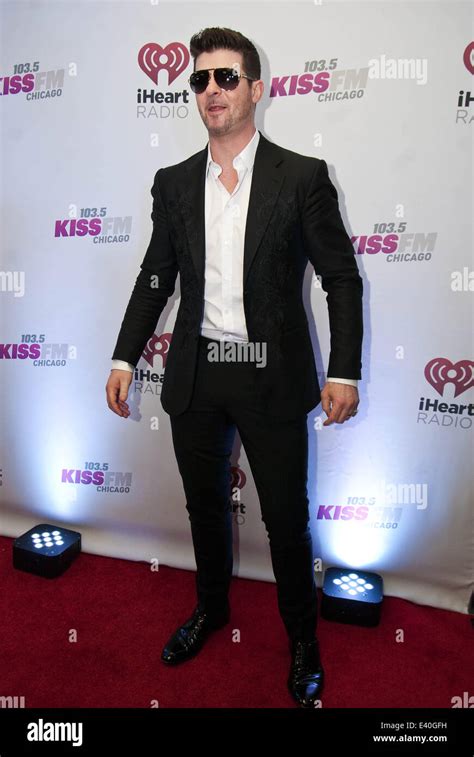 1035 Kiss Fm Jingle Ball 2013 At The United Center Chicago Arrivals