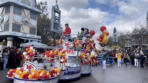 PHOTOS, VIDEO: Super Bowl LVII Victory Parade Comes to Disneyland ...