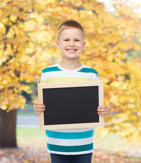 éducation école Et Publicité Et Concept De Personnes Petit Garçon