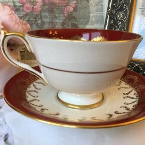 Aynsley Deep Red And Gold Teacup And Saucer Oban Shape Teacup With