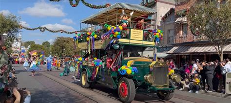 Photos Video See Mickey And Minnie S Th Birthday Cavalcade At