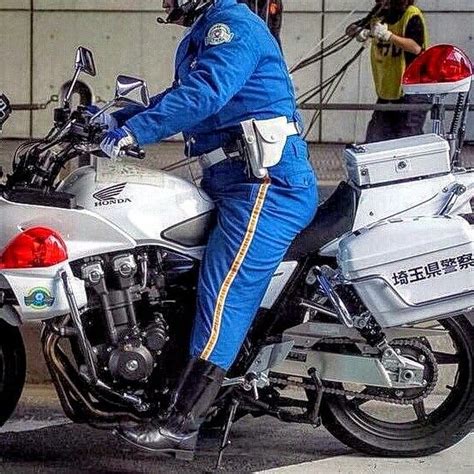 太め体型の可愛い白バイ警察官｡ 後ろに乗って､抱きつきたい｡ Police Cops Liberty Walk Policeman