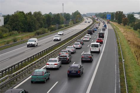 Auffahrunfall Auf Der A Verursacht Kilometerlangen Stau