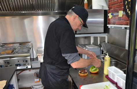 Riel Les Eaux Avec Son Nouveau Foodtruck Le Restaurant Larmoise Se