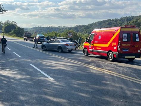 Acidente Envolvendo Quatro Ve Culos Na Br Uma Pessoa Sem Vida E