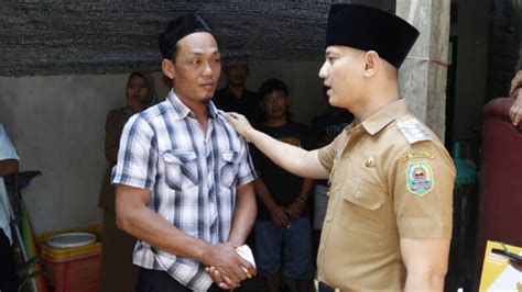 Sambangi Nelayan Prigi Yang Selamat Dari Laka Laut Mas Ipin Dorong