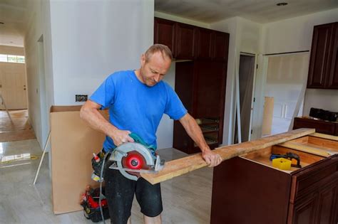 Premium Photo Close Up Of Carpenter Using A Circular Saw To Cut A