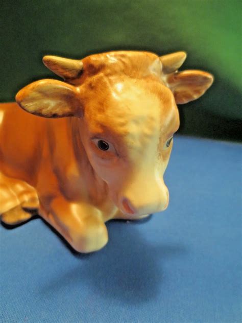 Hummel Goebel Nativity Figurine Of Sitting Cow Stylized Bee Signed