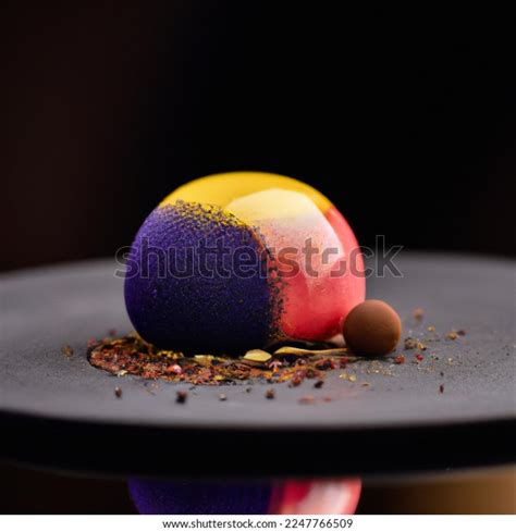 Photo Michelin Star Spherical Candy Cake Imagem Gerada Por Ia