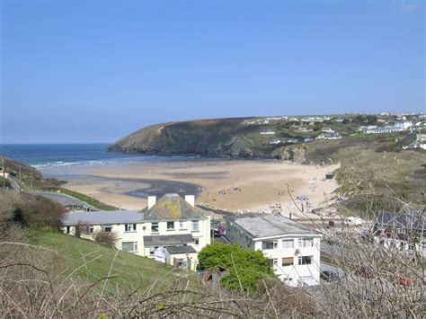 Mawgan Porth, Cornwall | Cornwall england, Beach art photography, Seaside village