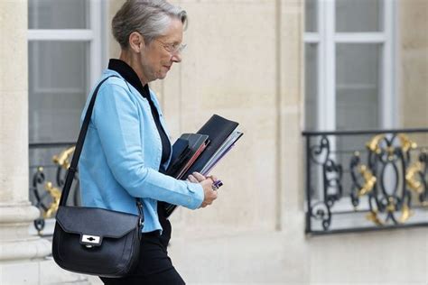 Après le suicide d un jeune Guadeloupéen à Poissy Elisabeth Borne