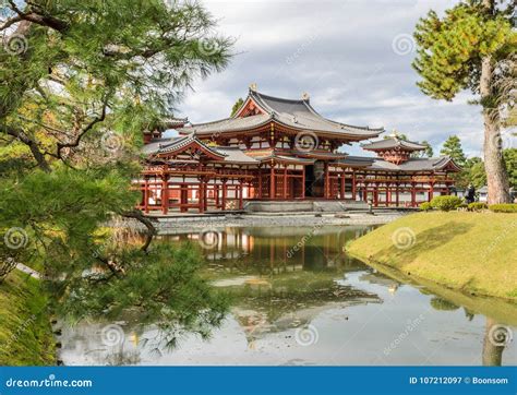 Byodo En El Templo Phoenix Pasillo Es Un Templo Budista En Uji Kyot