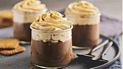 Exquise mousse au chocolat et chantilly de spéculoos un dessert hyper