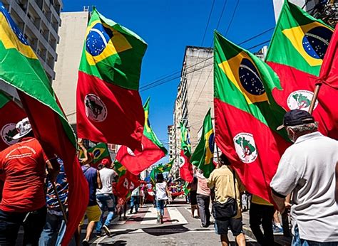 24J Em Pernambuco milhares vão às ruas pelo impeachment Política