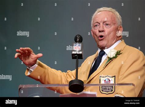 Jerry Jones speaks during his enshrinement into the Pro Football Hall ...