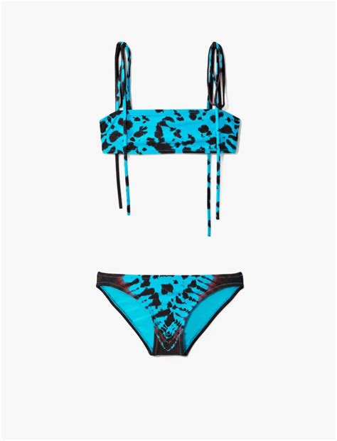 Bikini tie dye la única prenda de baño que necesitas en el verano de