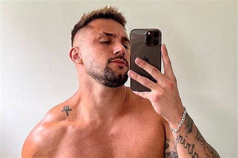 Ex Bbb Arthur Picoli Surpreende V Deo De Sunga Perfeito Veja