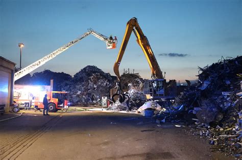 Schrotthalde Brennt In Brink Hafen Langenhagen Aktuell Region