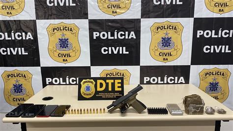 Adolescente flagrado arma confessa envolvimento em duplo homicídio