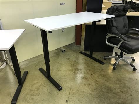 WHITE 5' HEIGHT ADJUSTABLE MULTI-TABLE