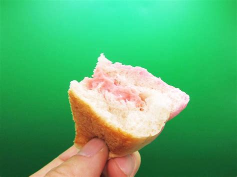 「新感覚！もちもち食感が魅力の【ファミマいちご狩り®対象】いちごパン登場！」商品レビュー