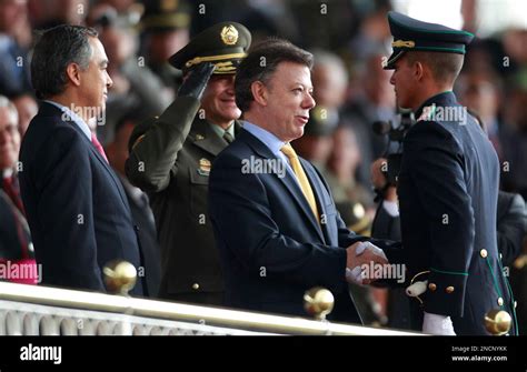 Colombia S President Juan Manuel Santos Third From Left Shakes Hands