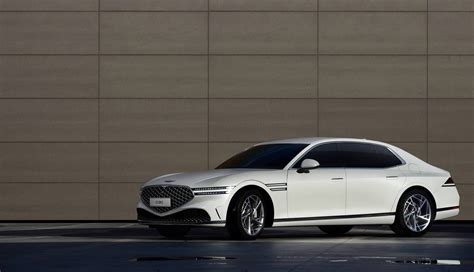 2022 Genesis G90 Unveiled As A Stunning Flagship Luxury Sedan - gallery