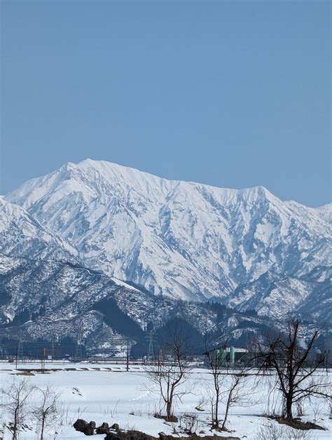 青空に映える魚沼の山々 春の訪れを告げる風景 ｜その他｜お店ブログ｜スズキアリーナ長岡