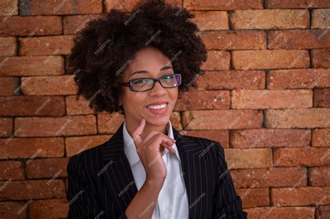 Premium Photo Beautiful Businesswoman Wearing Glasses In Brick Wall