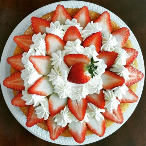 Naked Cake De Morango Suspiro E Nata