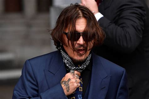 Johnny Depp Diz Que Escreveu Mensagens Na Parede Sangue De Dedo