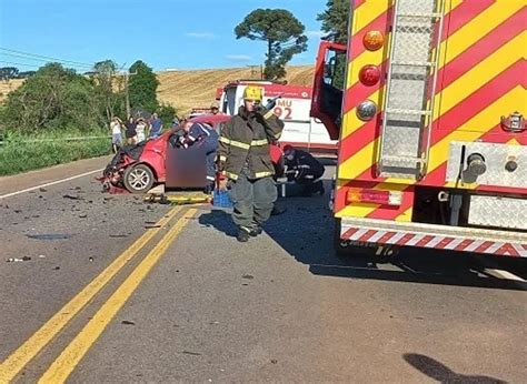 Trag Dia Batida Entre Dois Carros Deixa Duas Pessoas Mortas E Outras