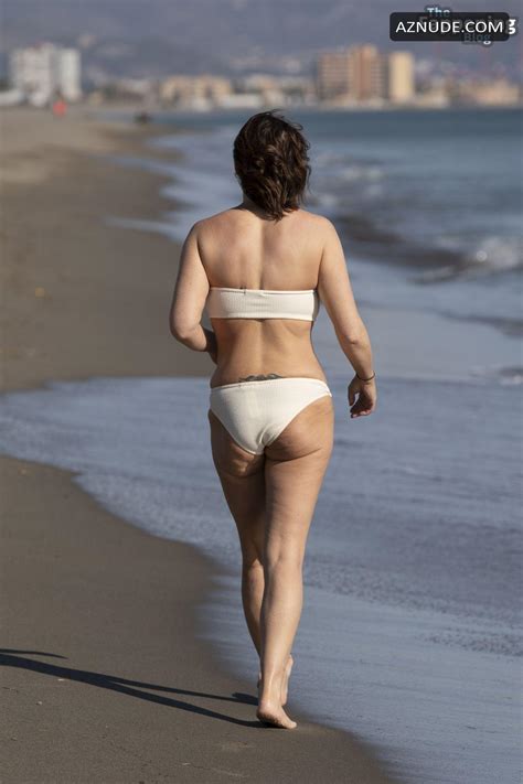 Chanelle Hayes Sexy Shows Off Slender Figure And Hot Breasts Wearing A