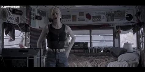 DAKOTA FANNING EVAN RACHEL WOOD VIENA AND THE FANTOMES SEX SCENES Tnaflix